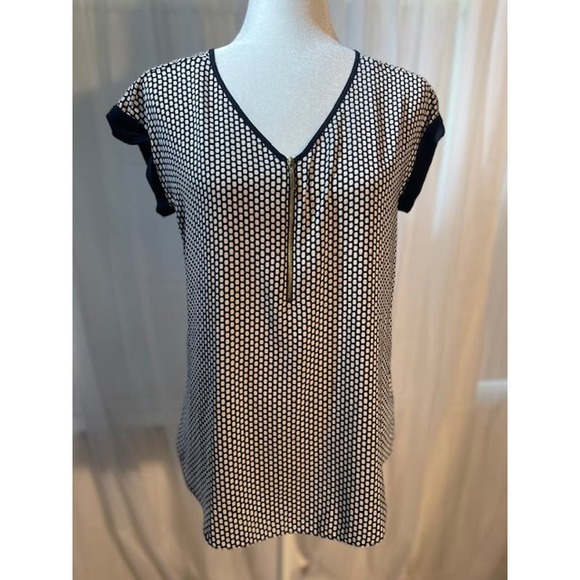Express Size Small‎ Sleeveless Blouse White & Black Geometric Pattern - Picture 1 of 5